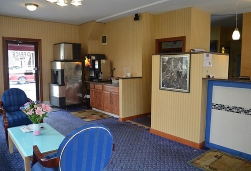 فندق Hyannis Host Inn