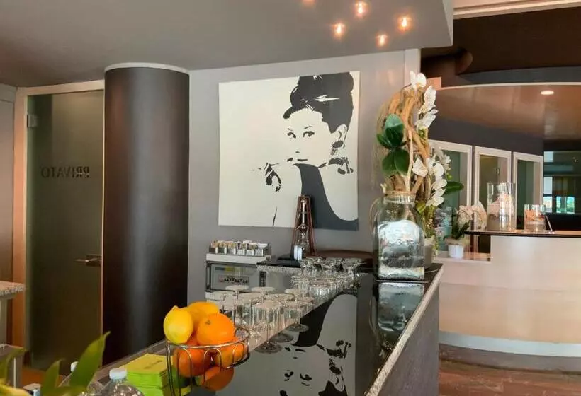 هتل International Beach