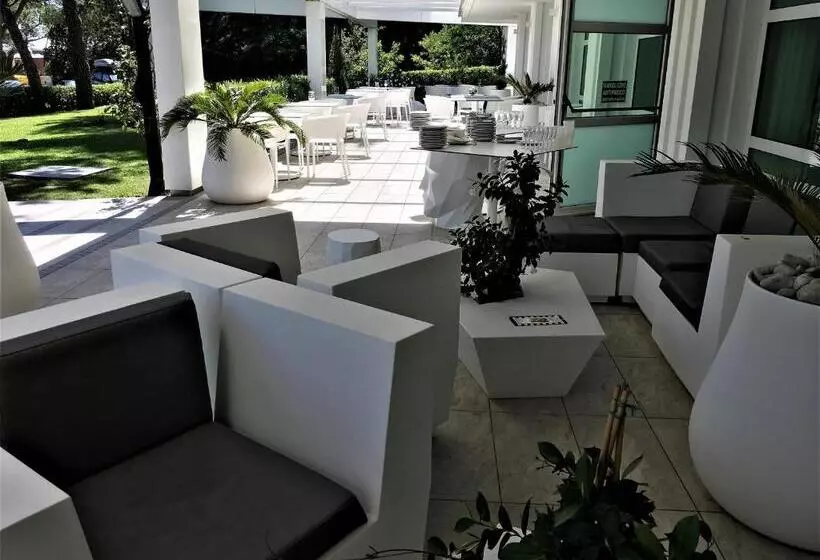 هتل International Beach