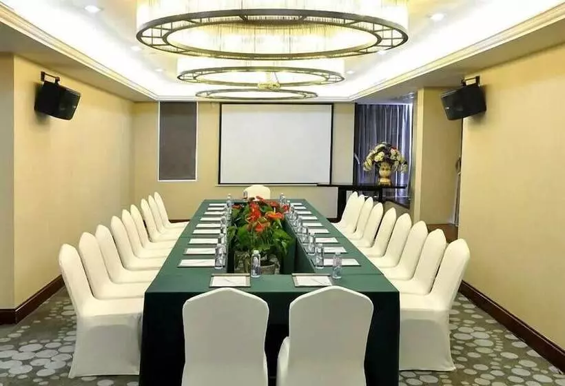 The La Hotel 新世界伟瑞酒店