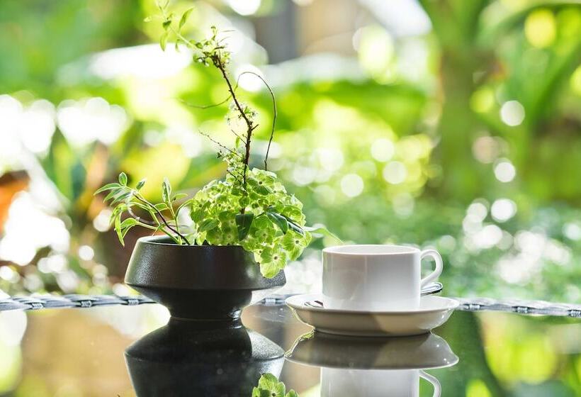 The La Hotel 新世界伟瑞酒店