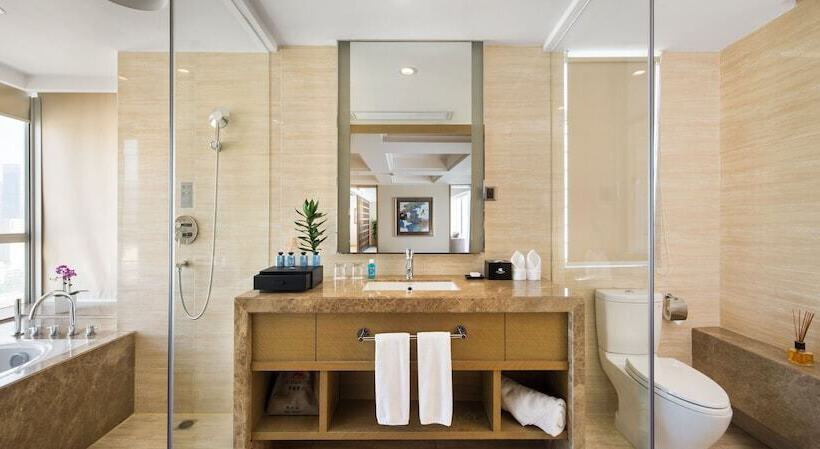 The La Hotel 新世界伟瑞酒店