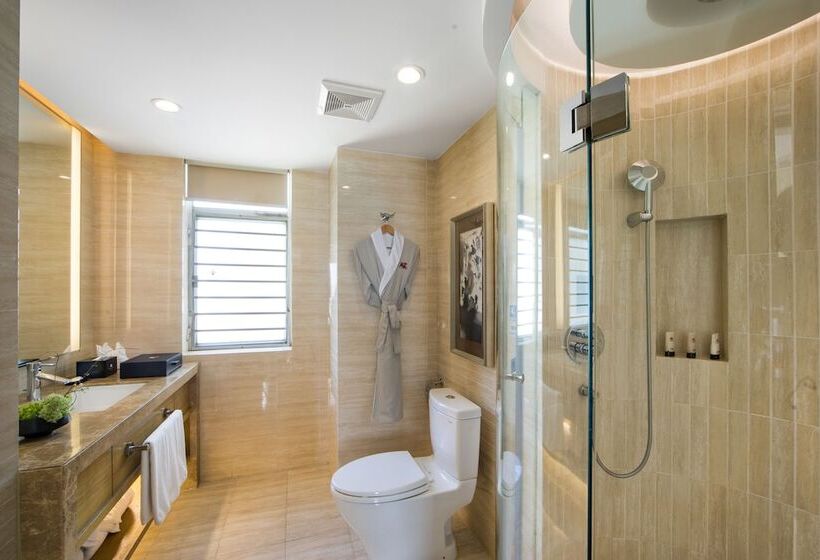 The La Hotel 新世界伟瑞酒店