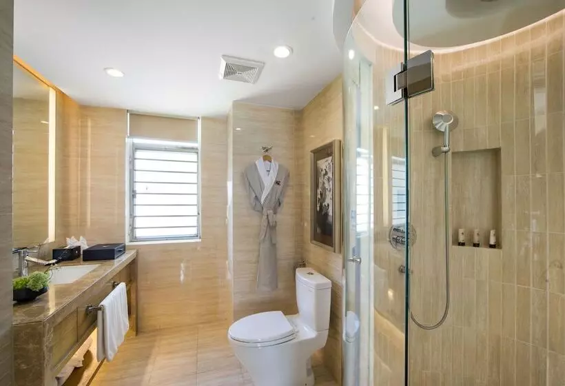 The La Hotel 新世界伟瑞酒店