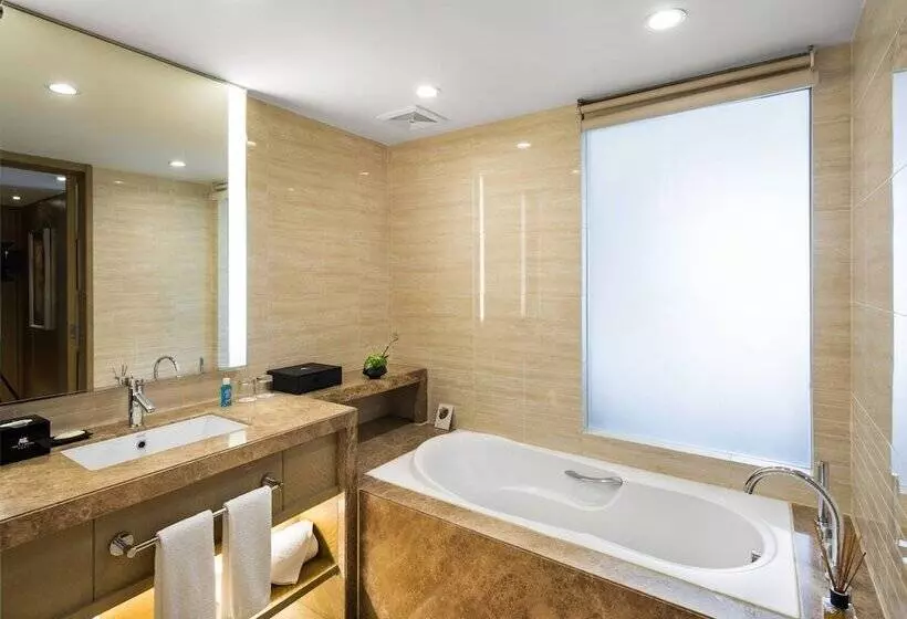 The La Hotel 新世界伟瑞酒店