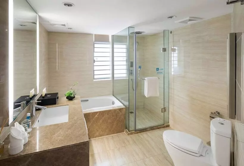 The La Hotel 新世界伟瑞酒店