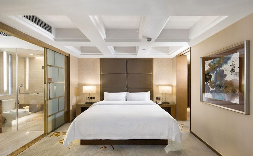 The La Hotel 新世界伟瑞酒店