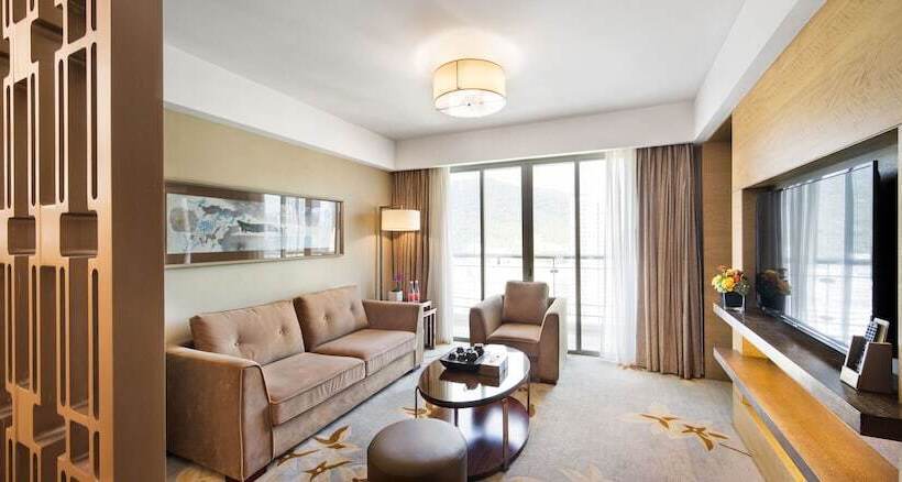 The La Hotel 新世界伟瑞酒店