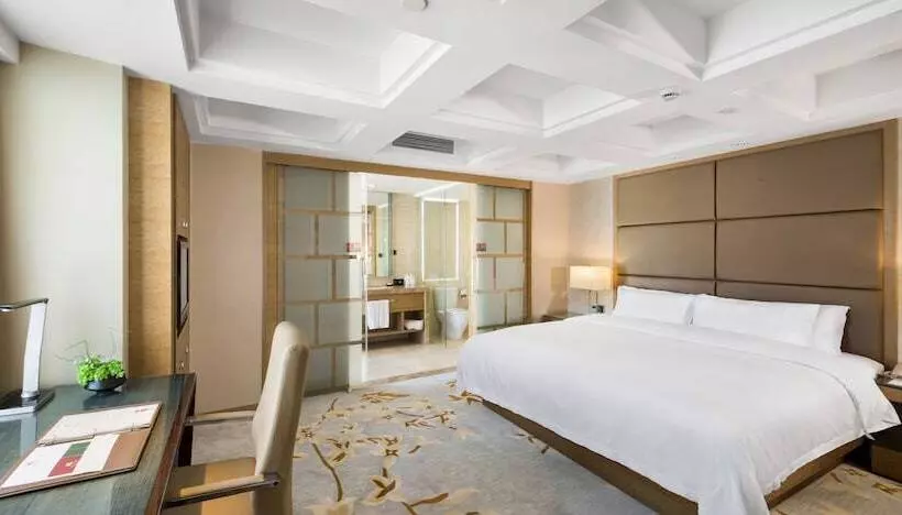 The La Hotel 新世界伟瑞酒店