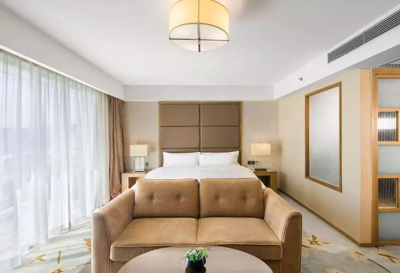 The La Hotel 新世界伟瑞酒店