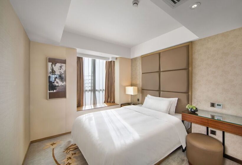 The La Hotel 新世界伟瑞酒店