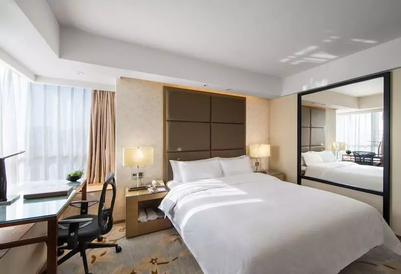 The La Hotel 新世界伟瑞酒店