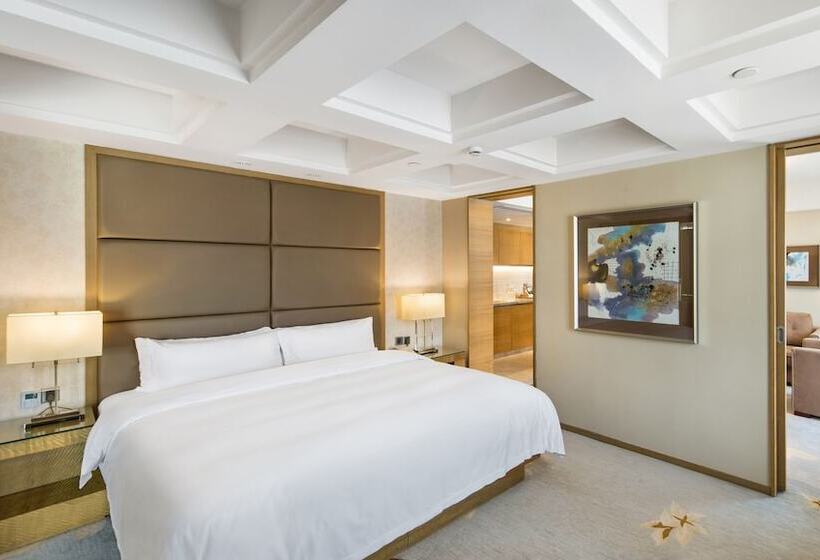 The La Hotel 新世界伟瑞酒店