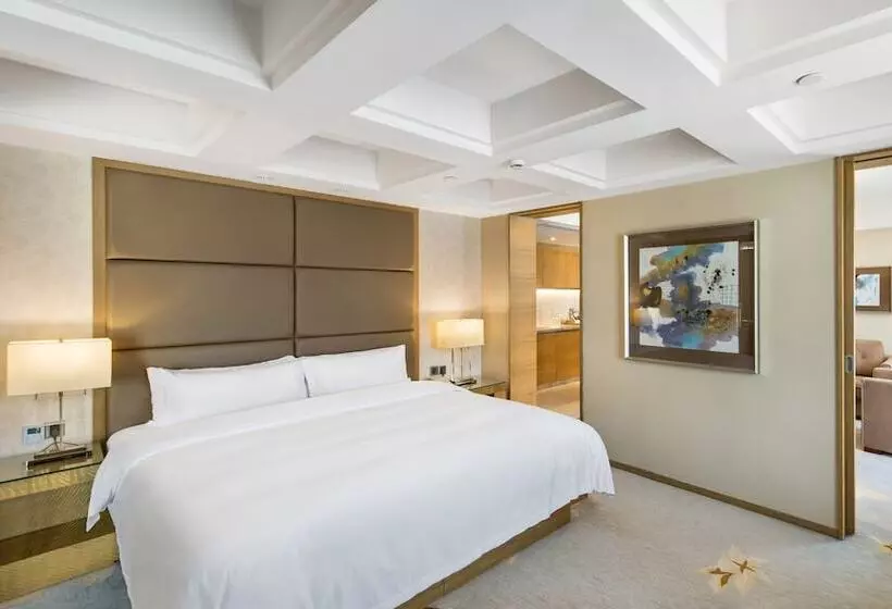 The La Hotel 新世界伟瑞酒店