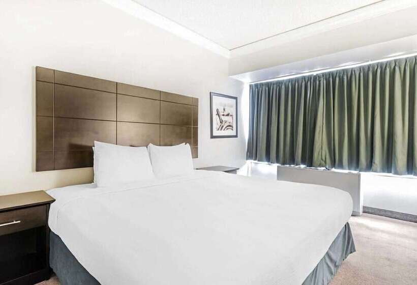 فندق Travelodge By Wyndham Troisrivieres