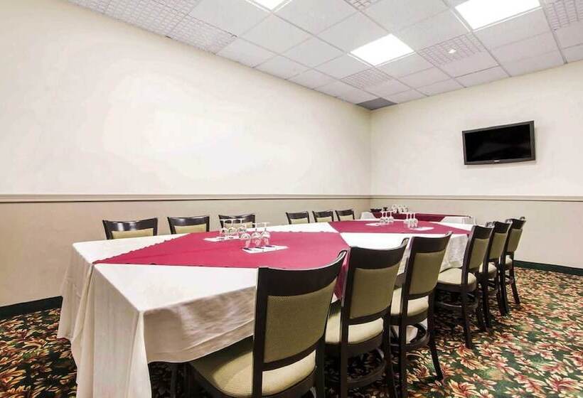 فندق Travelodge By Wyndham Troisrivieres