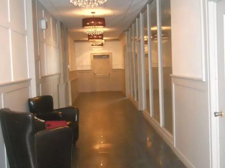 בית מלון כפרי Travelodge By Wyndham Troisrivieres