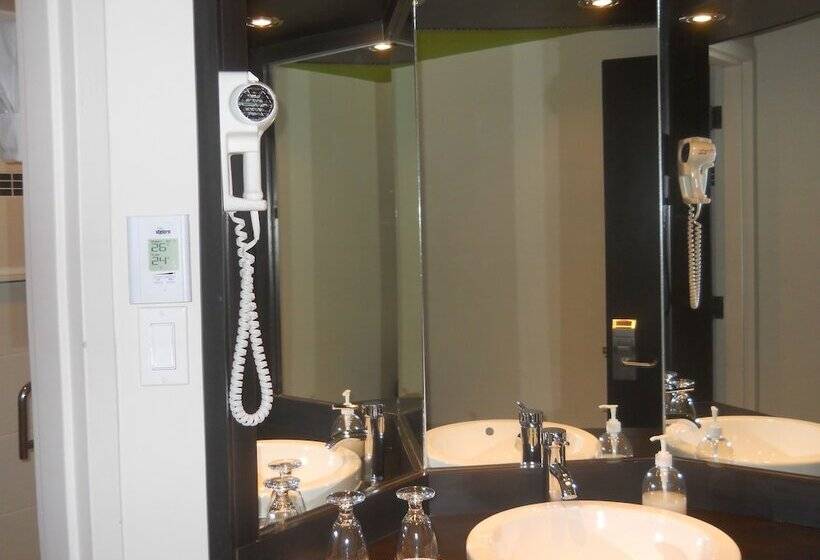 فندق Travelodge By Wyndham Troisrivieres