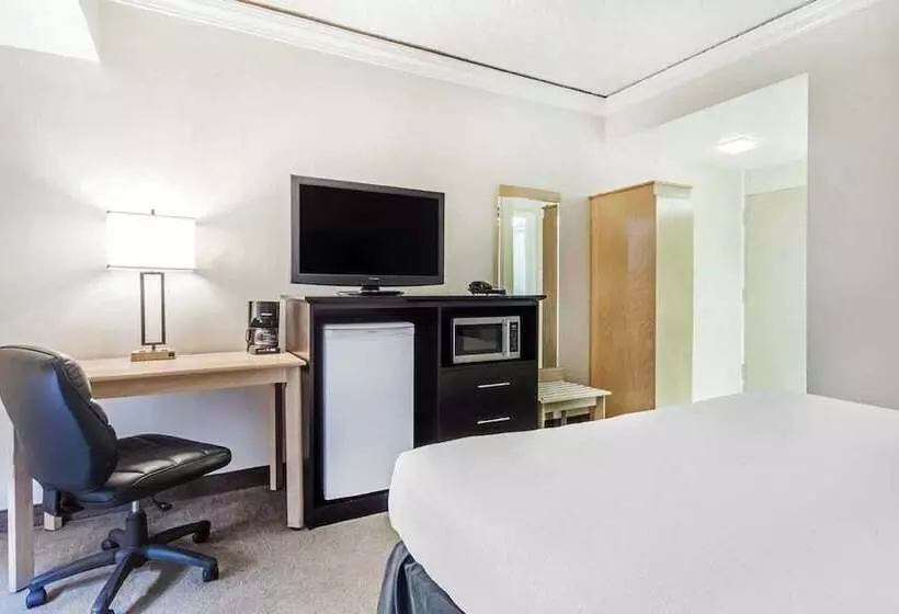 בית מלון כפרי Travelodge By Wyndham Troisrivieres