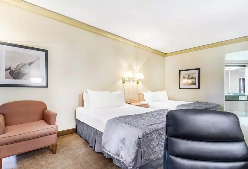 בית מלון כפרי Travelodge By Wyndham Troisrivieres