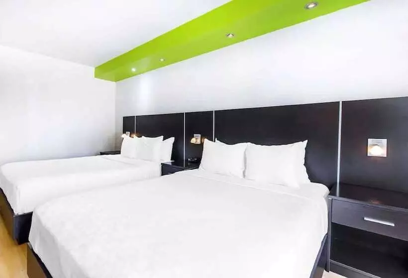 בית מלון כפרי Travelodge By Wyndham Troisrivieres