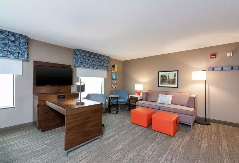 Hampton Inn & Suites Marshalltown