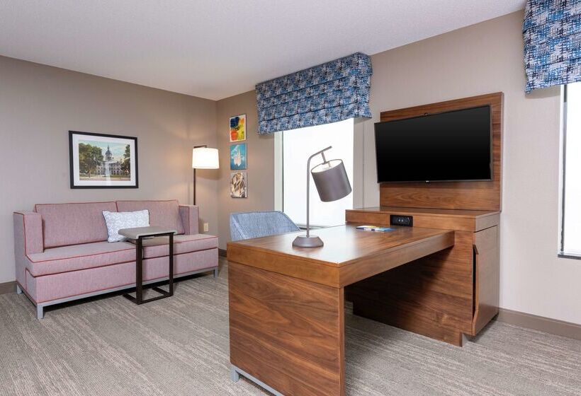 Hampton Inn & Suites Marshalltown