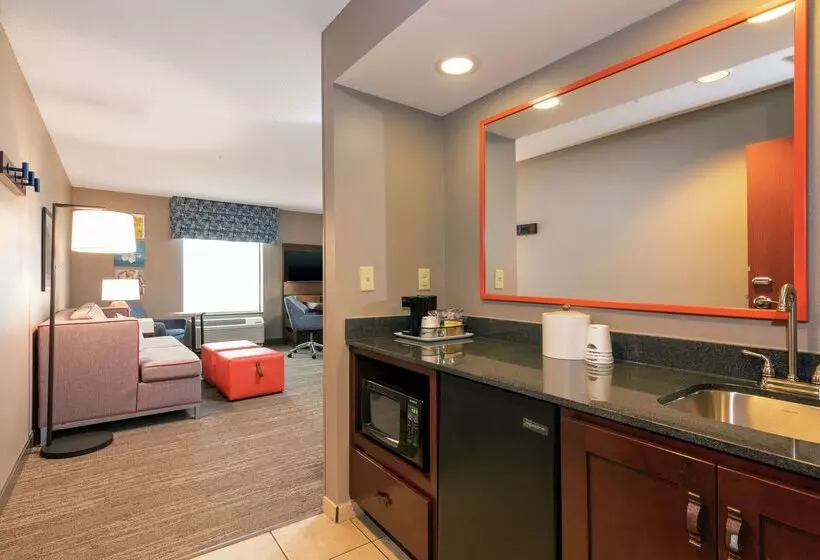 Hampton Inn & Suites Marshalltown