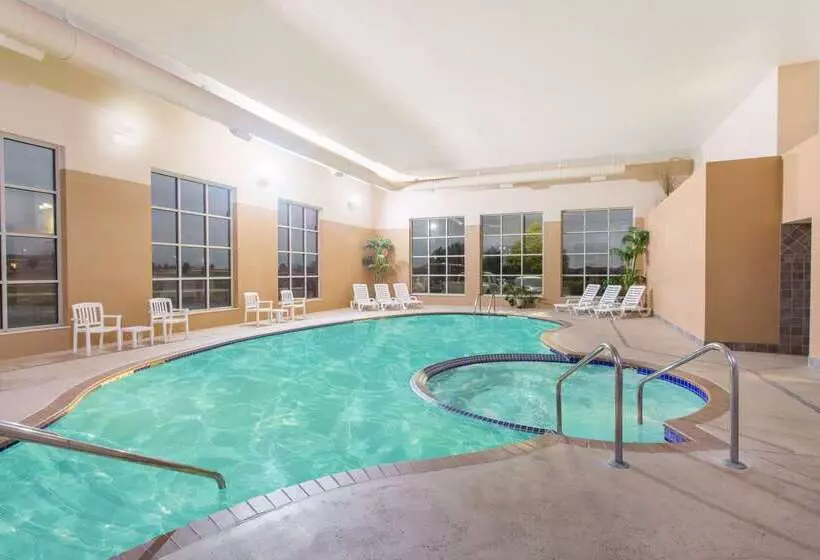 Отель Baymont By Wyndham Plymouth