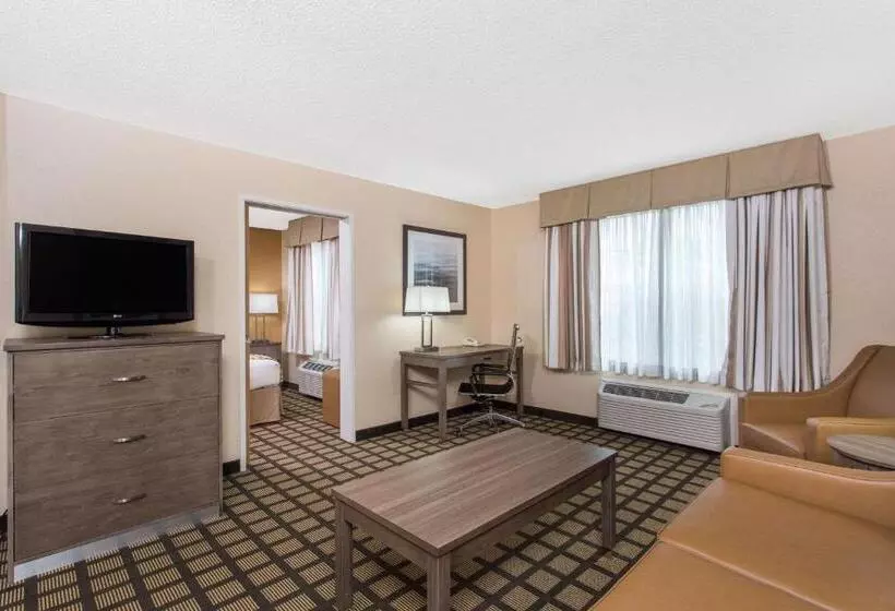 Отель Baymont By Wyndham Plymouth