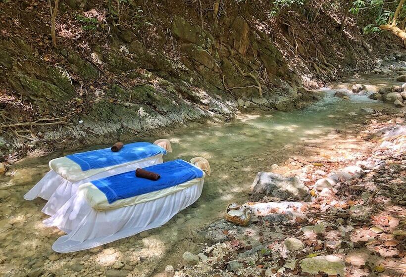 هتل Casa Bonita Tropical Lodge