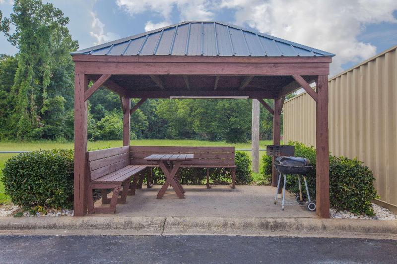 فندق Days Inn & Suites By Wyndham Pine Bluff