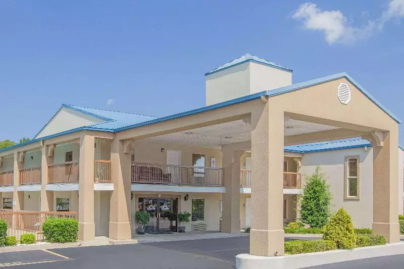 ホテル Days Inn & Suites By Wyndham Pine Bluff
