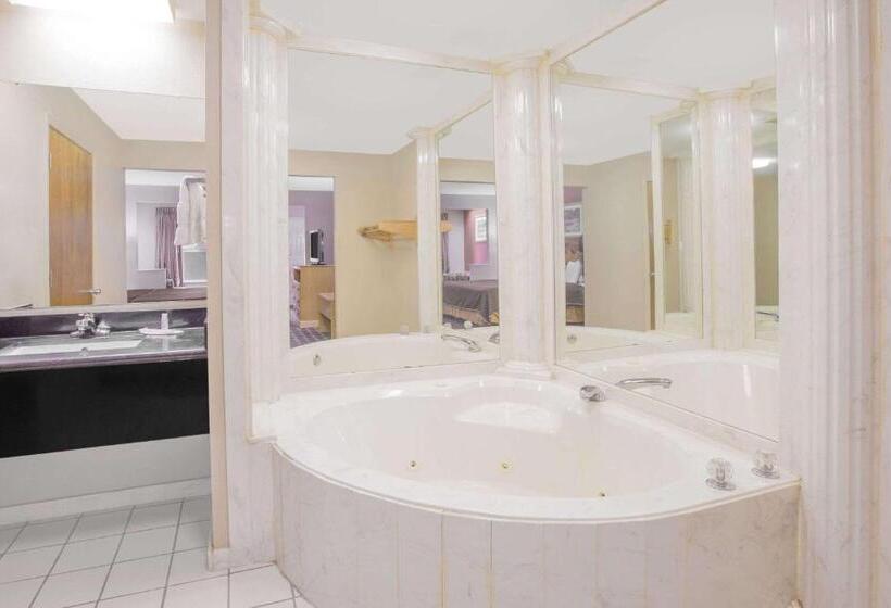 فندق Days Inn & Suites By Wyndham Pine Bluff