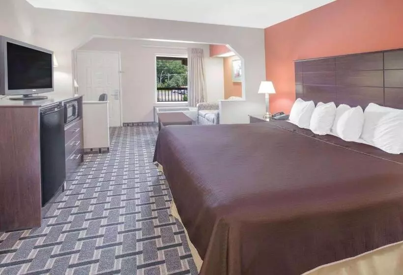 ホテル Days Inn & Suites By Wyndham Pine Bluff