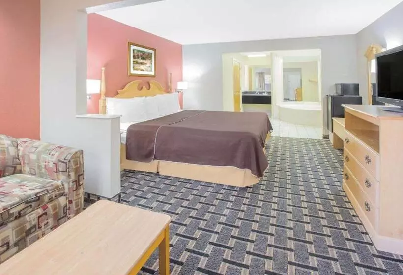 ホテル Days Inn & Suites By Wyndham Pine Bluff