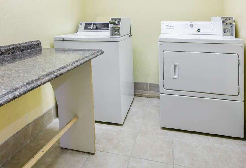 בית מלון כפרי Days Inn & Suites By Wyndham Pryor