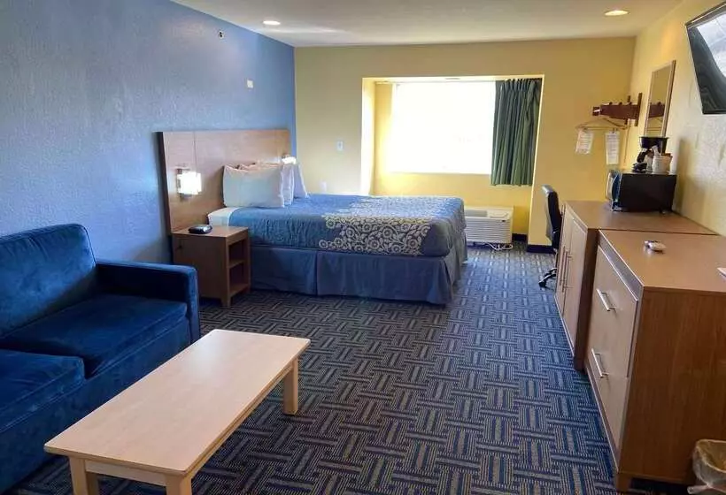 Отель Days Inn & Suites By Wyndham Pryor