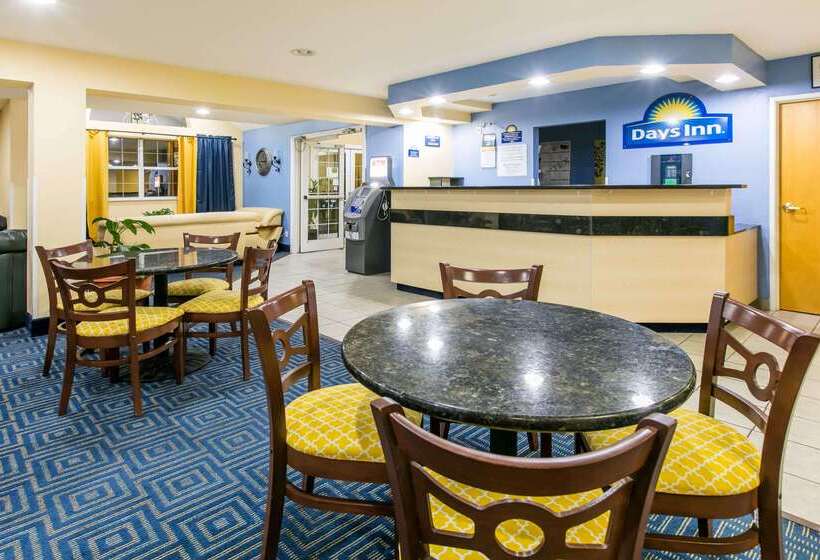 בית מלון כפרי Days Inn & Suites By Wyndham Pryor