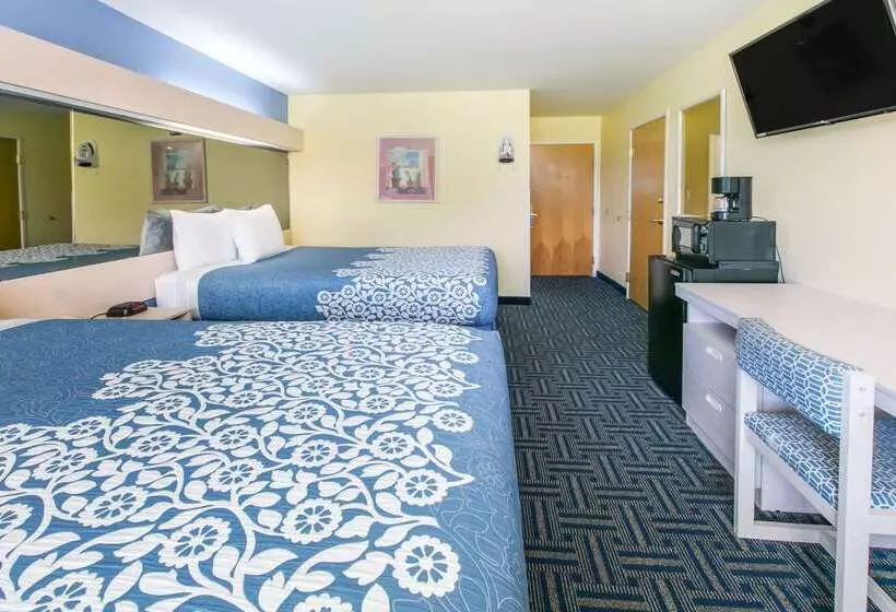 Отель Days Inn & Suites By Wyndham Pryor