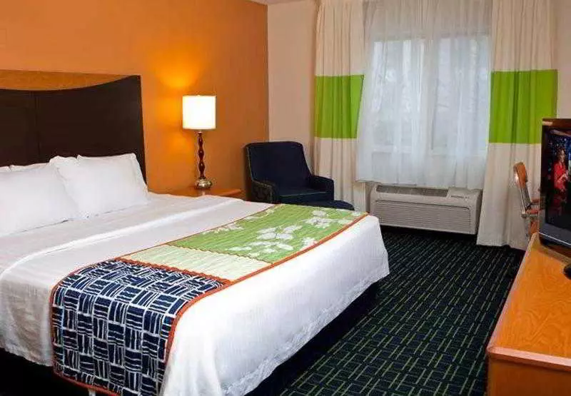 Отель Fairfield Inn & Suites Youngstown Boardman Poland