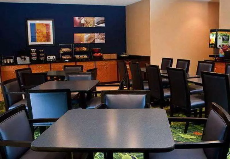 Отель Fairfield Inn & Suites Youngstown Boardman Poland