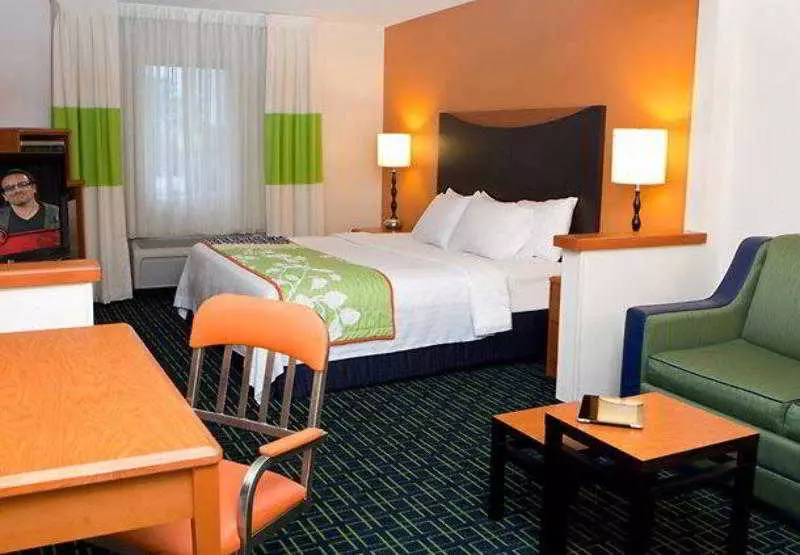 Отель Fairfield Inn & Suites Youngstown Boardman Poland