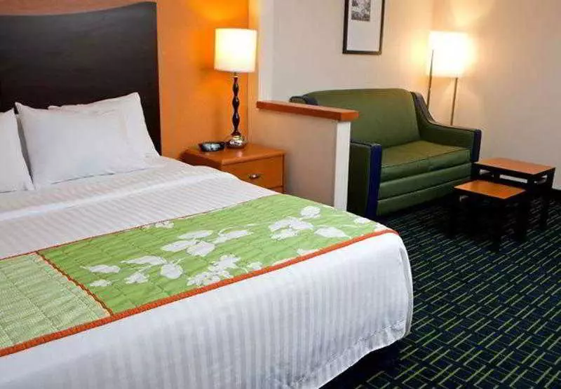 Отель Fairfield Inn & Suites Youngstown Boardman Poland