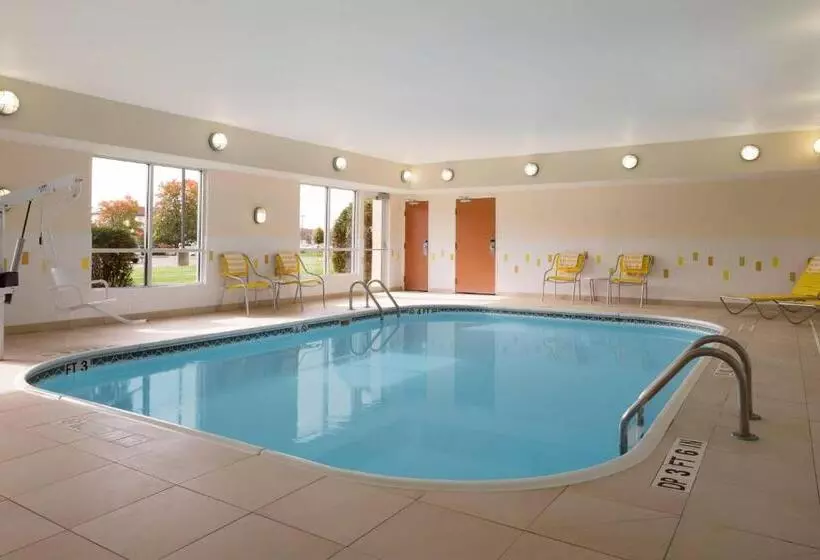 Отель Fairfield Inn & Suites Youngstown Boardman Poland