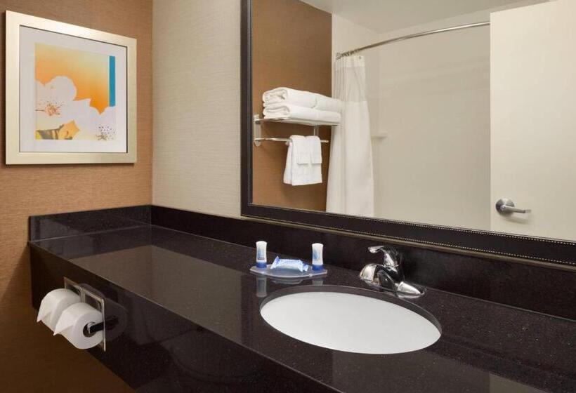 Отель Fairfield Inn & Suites Youngstown Boardman Poland