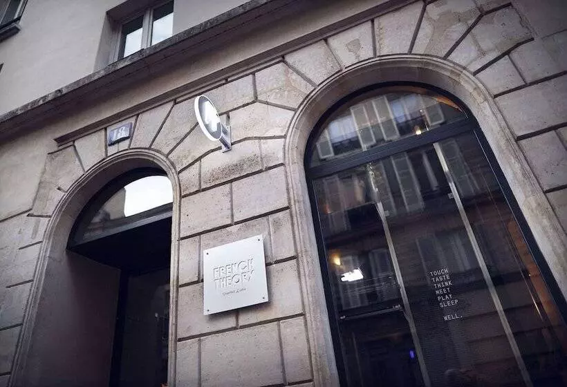 ホテル French Theory