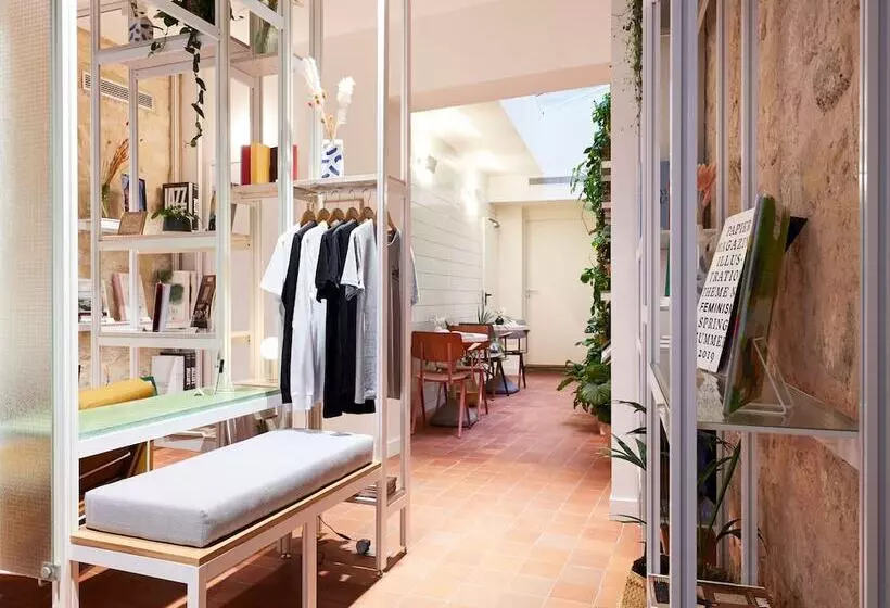 ホテル French Theory