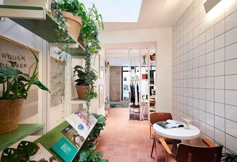 ホテル French Theory