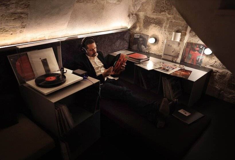 ホテル French Theory